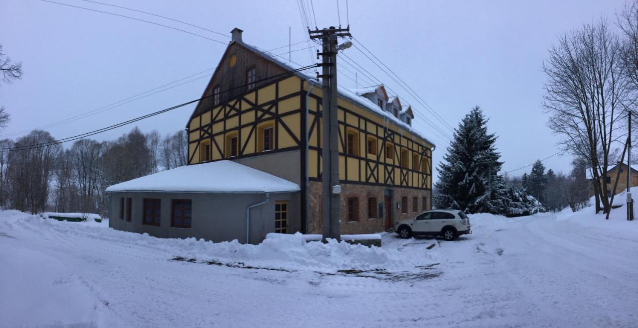 Penzion Stara Skola Vikantice Bagian luar foto